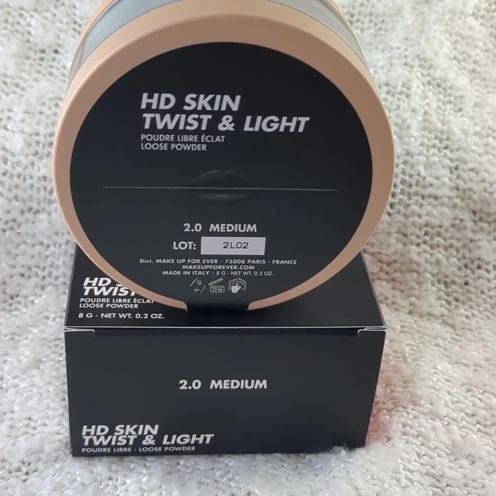 Makeup Forever HD Skin Twist & Light Powder in 2.0 Medium, 8g/0.20oz